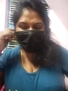 Snapshot of chaitara-reddy chatting on 10.11.25 chaitara-reddy online show from 10.11.25