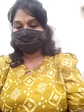 Snapshot of chaitara-reddy chatting on 10.25.25 chaitara-reddy online show from 10.25.25