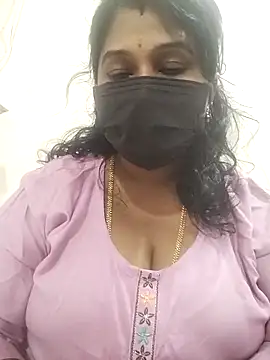 Snapshot of chaitara-reddy chatting on 10.30.25 chaitara-reddy online show from 10.30.25