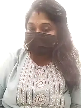 Snapshot of chaitara-reddy chatting on 10.31.25 chaitara-reddy online show from 10.31.25