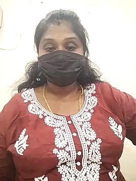 Snapshot of chaitara-reddy chatting on 11.05.25 chaitara-reddy online show from 11.05.25