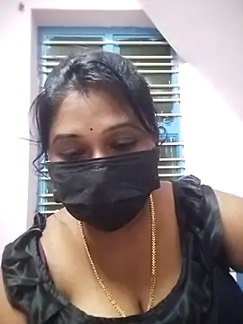 Snapshot of chaitara-reddy chatting on 11.11.25 chaitara-reddy online show from 11.11.25