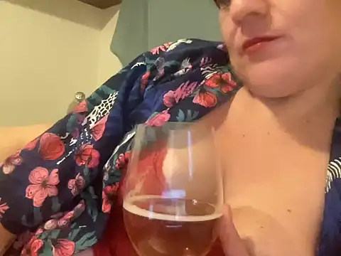 Snapshot of spookyspooky2 chatting on 09.24.25 spookyspooky2 online show from 09.24.25