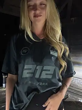 emilypeperoni online show from 08.04.26