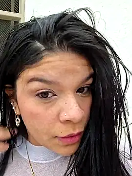 Snapshot of Eiimy_pretty chatting on 10.04.25 Eiimy pretty online show from 10.04.25