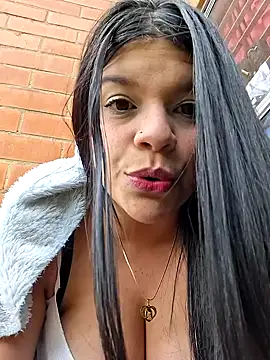 Snapshot of Eiimy_pretty chatting on 10.30.25 Eiimy pretty online show from 10.30.25