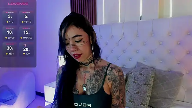 Snapshot of ViolettaAlemida chatting on 09.15.25 ViolettaAlemida online show from 09.15.25