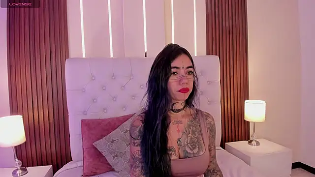 Snapshot of ViolettaAlemida chatting on 09.20.25 ViolettaAlemida online show from 09.20.25