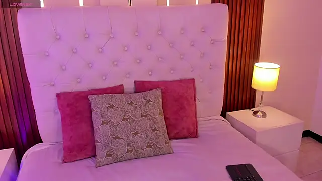 Snapshot of ViolettaAlemida chatting on 09.22.25 ViolettaAlemida online show from 09.22.25