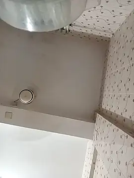 Snapshot of khhlmn chatting on 10.19.25 khhlmn online show from 10.19.25