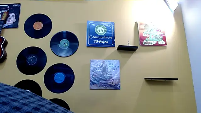 skinnyverus18 online show from 04.24.26