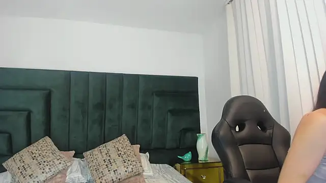 SaraWagner  online show from 10.28.25