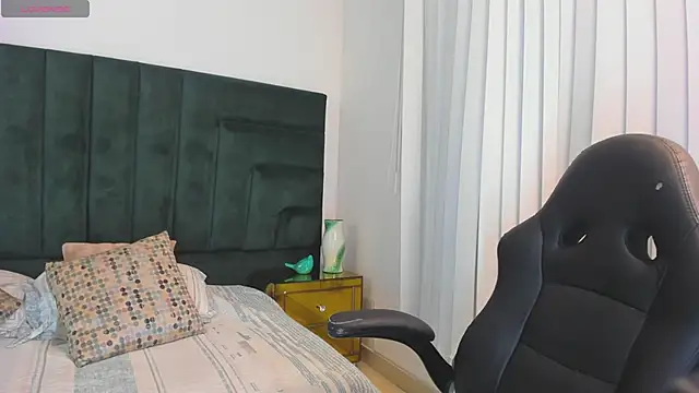 SaraWagner  online show from 11.11.25