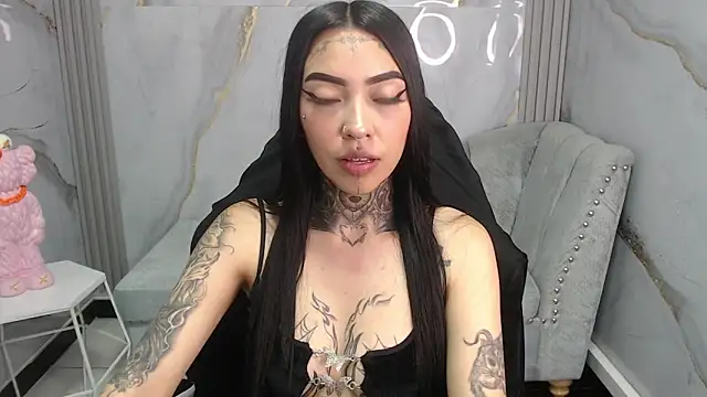 Ashley Blum v online show from 10.23.25