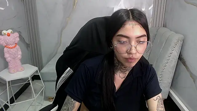 Ashley Blum v online show from 10.25.25