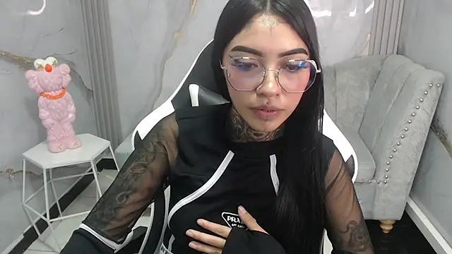 Ashley Blum v online show from 10.25.25