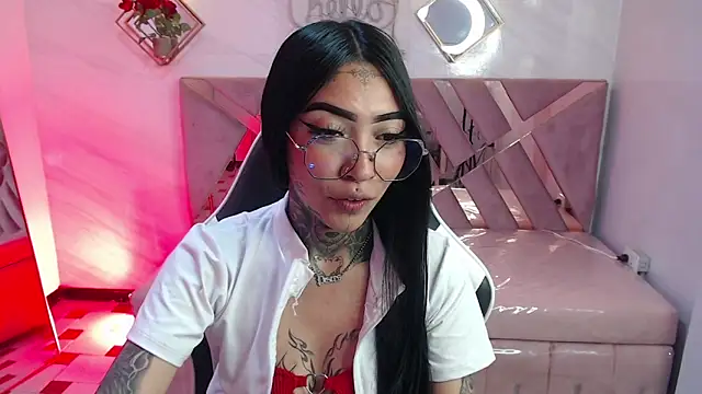 Ashley Blum v online show from 10.26.25