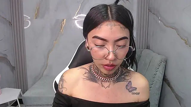 Ashley Blum v online show from 10.29.25