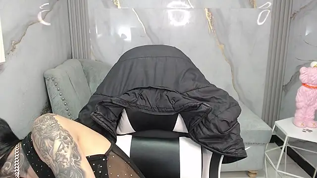 Ashley Blum v online show from 12.05.25