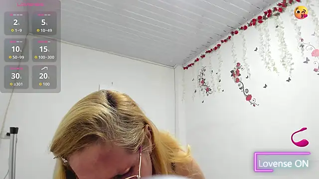 Snapshot of esmeraldaladys chatting on 07.30.26 esmeraldaladys online show from 07.30.26