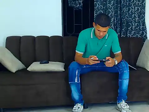 Snapshot of jefferson_exotic21 chatting on 11.30.25 jefferson exotic21 online show from 11.30.25