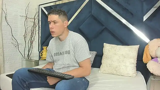 Snapshot of CandyandSteven chatting on 09.25.25 CandyandSteven online show from 09.25.25