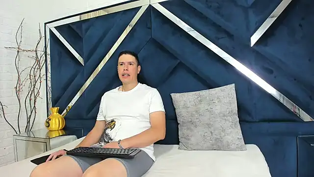 Snapshot of CandyandSteven chatting on 09.28.25 CandyandSteven online show from 09.28.25