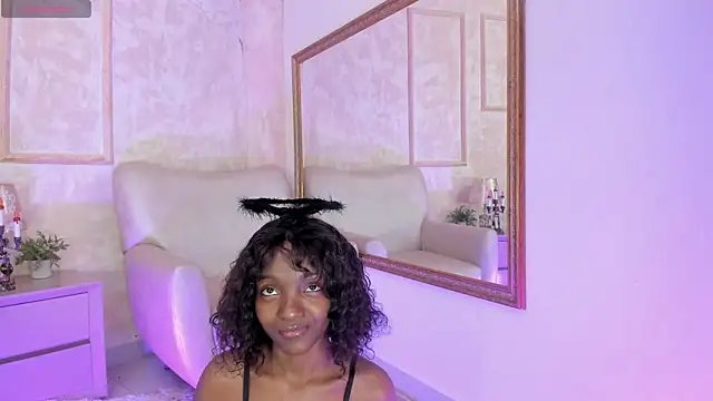 Snapshot of Keirahartz chatting on 10.24.25 Keirahartz online show from 10.24.25