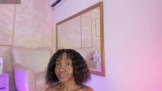 Snapshot of Keirahartz chatting on 11.23.25 Keirahartz online show from 11.23.25