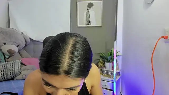 Allison 19   online show from 11.23.25