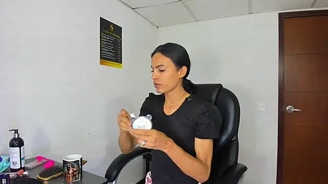 Aisha hotts777 online show from 12.21.25