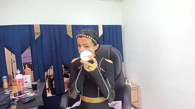Aisha hotts777 online show from 04.22.26