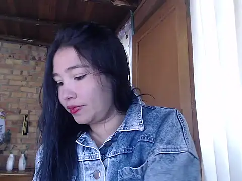 Snapshot of magiadeisis chatting on 10.24.25 magiadeisis online show from 10.24.25