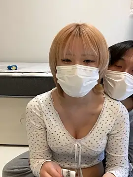 Snapshot of reon_reonreon chatting on 12.18.25 reon reonreon online show from 12.18.25