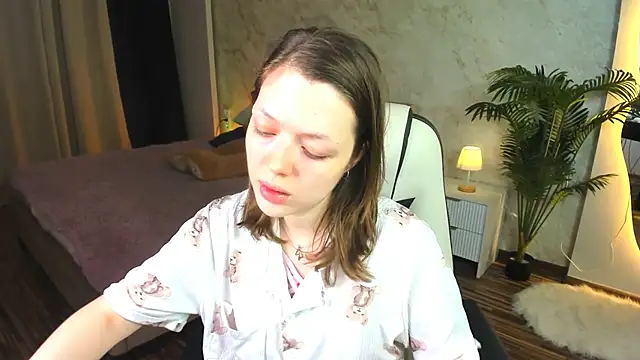 Lunar Lily online show from 09.17.25