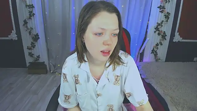 Lunar Lily online show from 10.08.25