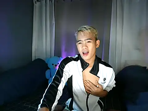 Snapshot of xx_topless chatting on 11.12.25 xx topless online show from 11.12.25