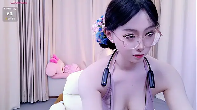 Snapshot of niannian18 chatting on 11.21.25 niannian18 online show from 11.21.25