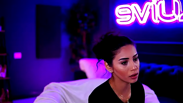 SiennaRuh online show from 11.19.25