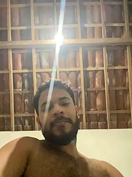 Snapshot of spiderfindom chatting on 05.27.26 spiderfindom online show from 05.27.26
