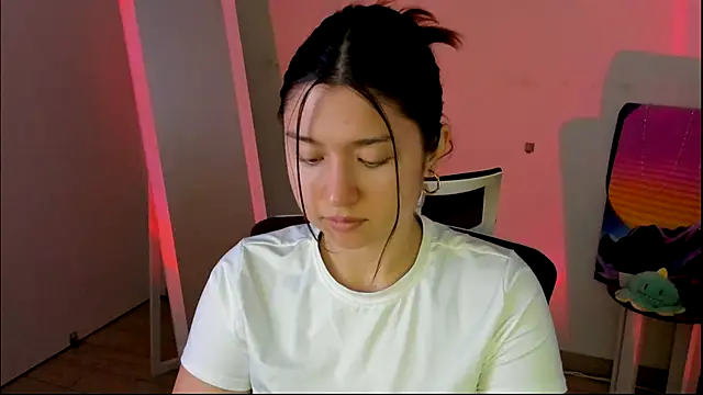 Snapshot of Sandra_Curly chatting on 12.16.25 Sandra Curly online show from 12.16.25