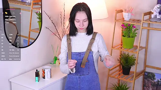 Snapshot of SuzanneHowse chatting on 02.04.26 SuzanneHowse online show from 02.04.26