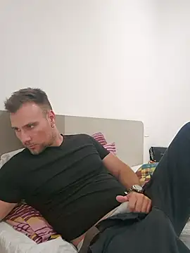 Snapshot of mrlyuis chatting on 09.15.25 mrlyuis online show from 09.15.25