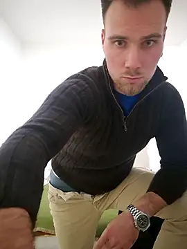 Snapshot of mrlyuis chatting on 11.25.25 mrlyuis online show from 11.25.25