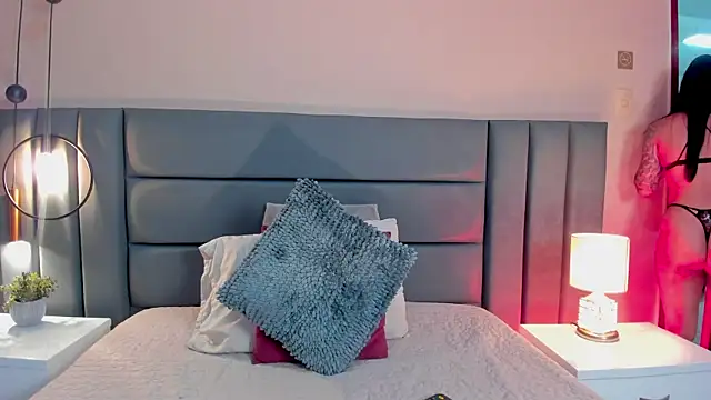 Snapshot of SagiraBelle chatting on 09.23.25 SagiraBelle online show from 09.23.25