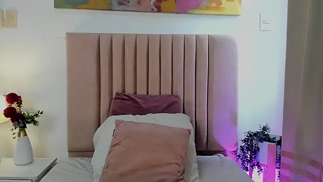 Snapshot of SagiraBelle chatting on 10.03.25 SagiraBelle online show from 10.03.25