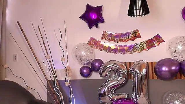 Snapshot of SagiraBelle chatting on 11.29.25 SagiraBelle online show from 11.29.25