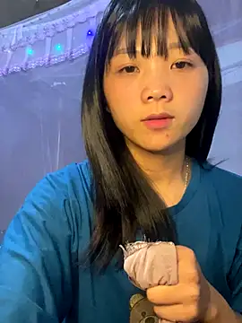 Snapshot of thaoyeuuu chatting on 09.08.25 thaoyeuuu online show from 09.08.25