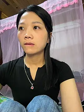 Snapshot of thaoyeuuu chatting on 10.21.25 thaoyeuuu online show from 10.21.25