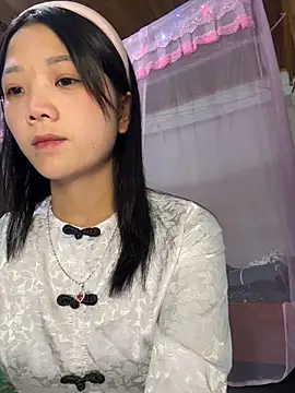 Snapshot of thaoyeuuu chatting on 10.25.25 thaoyeuuu online show from 10.25.25